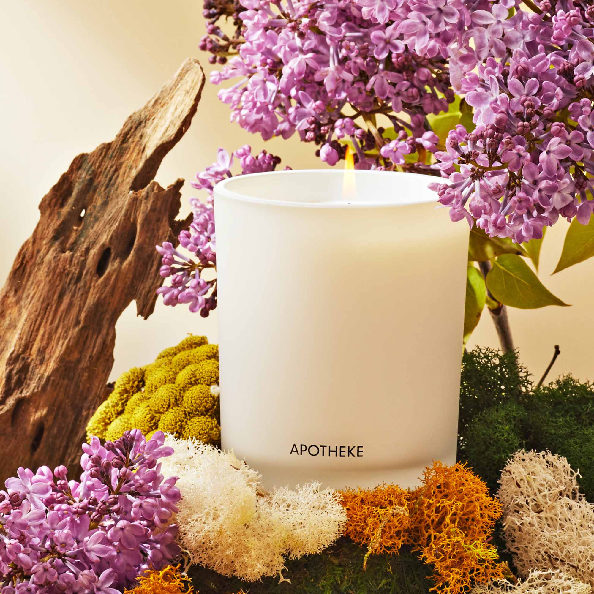White Vetiver Classic Scented Candle - Image 3