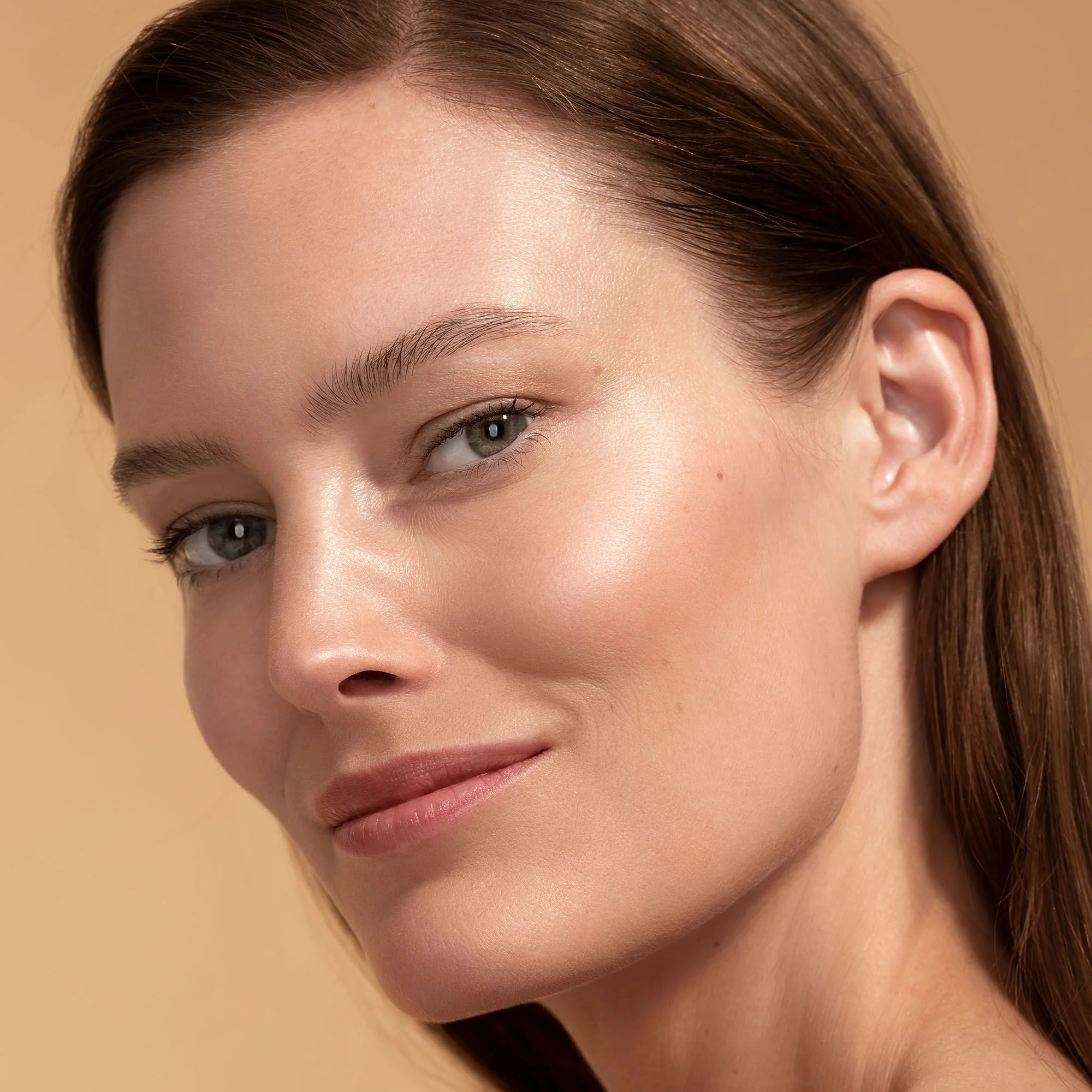 Sheer Glow Gold Face Tint - Image 4