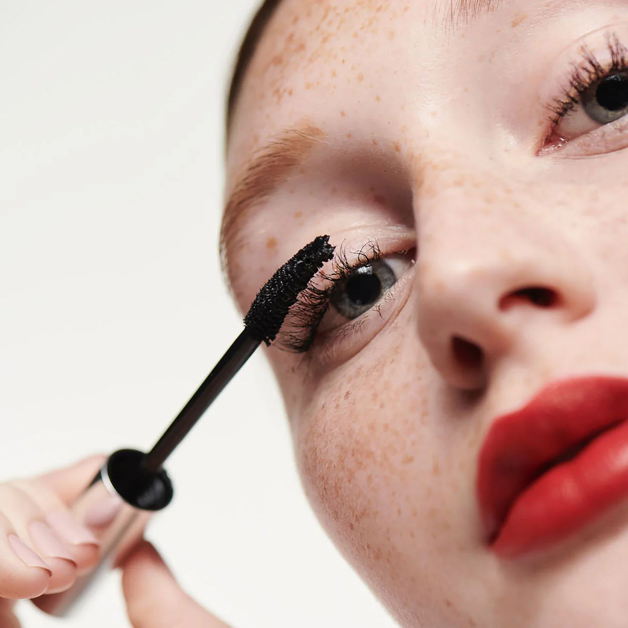 High Impact Zero Gravity Mascara - Image 4