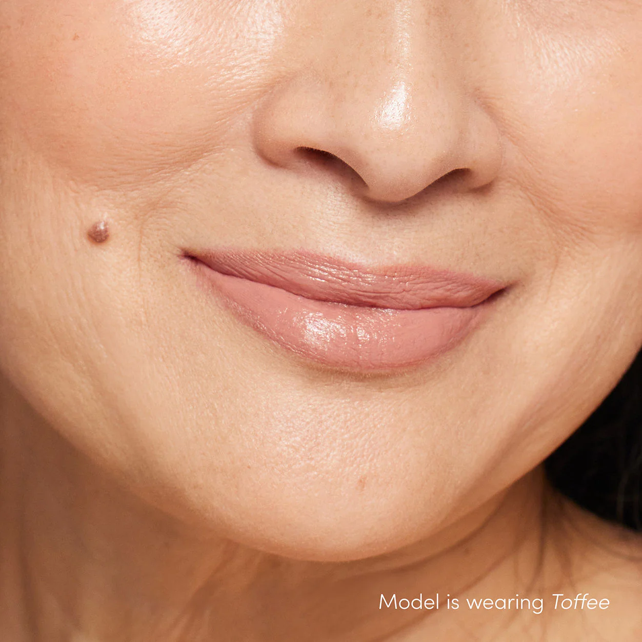 ColorLuxe Hydrating Cream Lipstick - Image 3