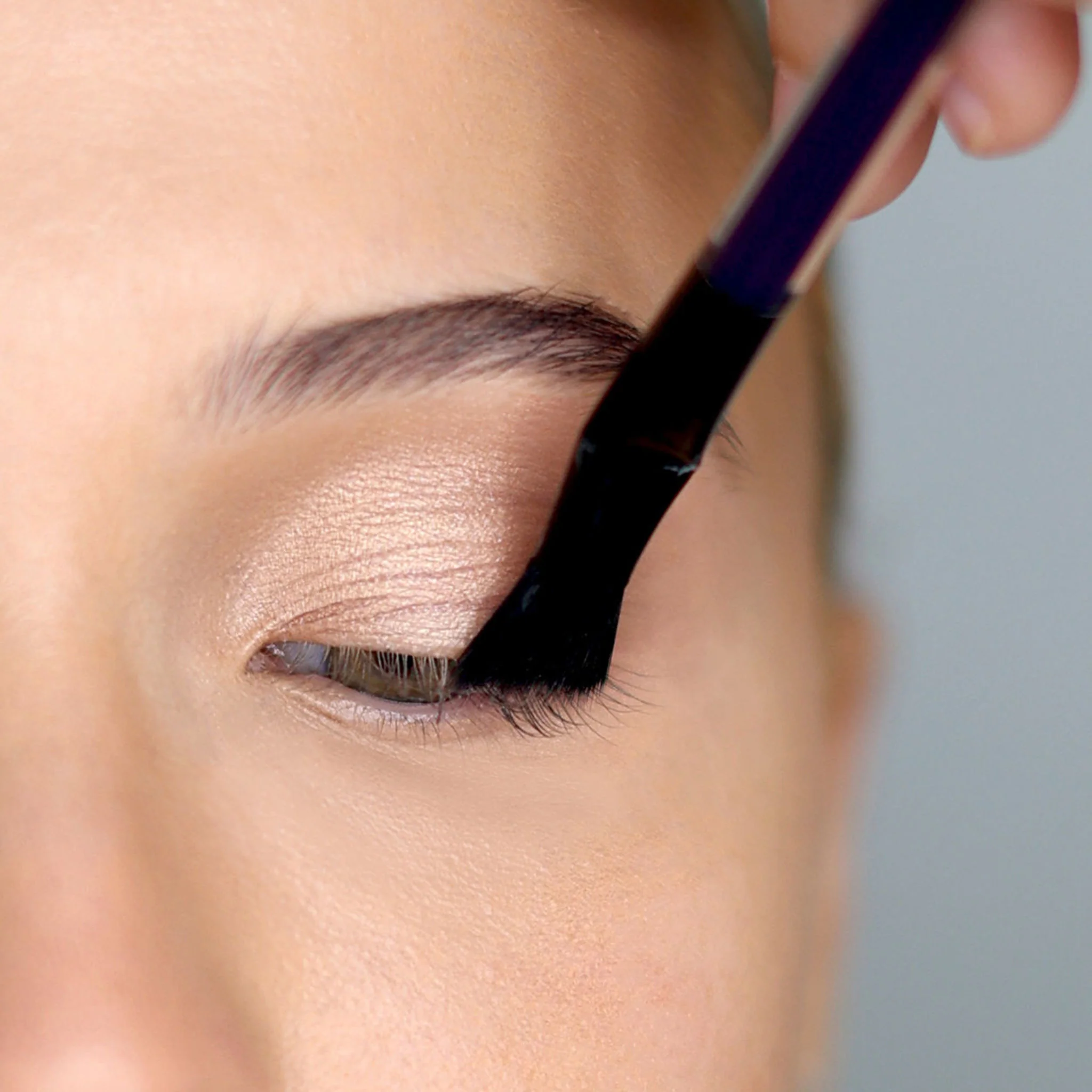 Angled Fan Mascara Brush - Image 2