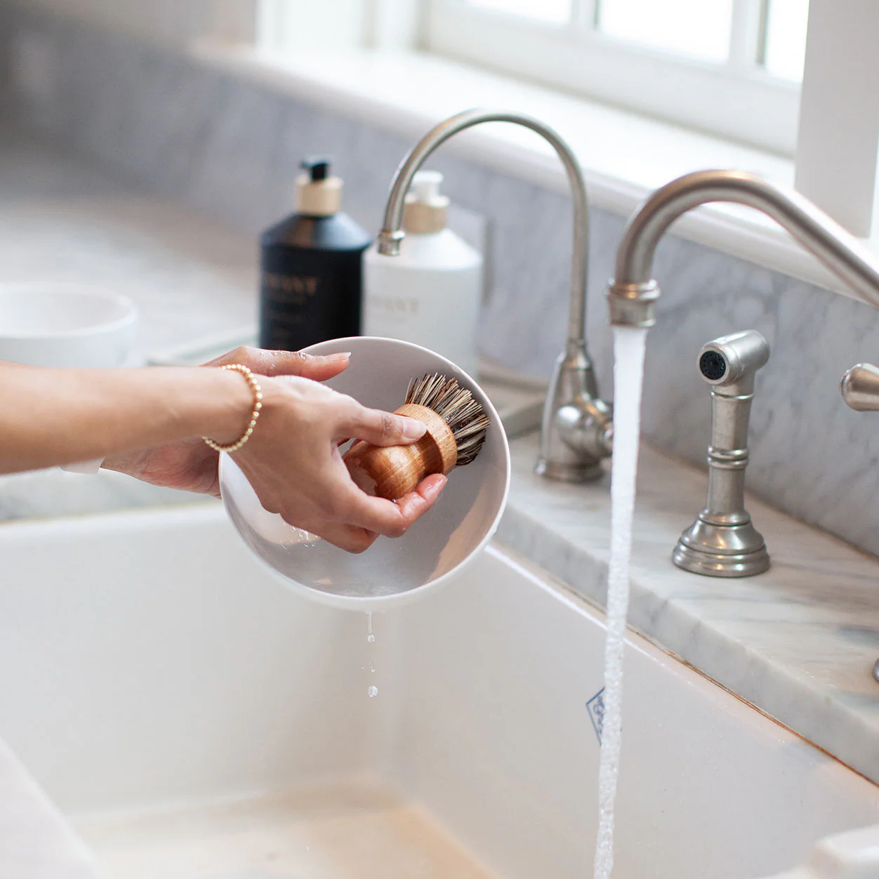Natural Wood Dish Scrubber - Image 3