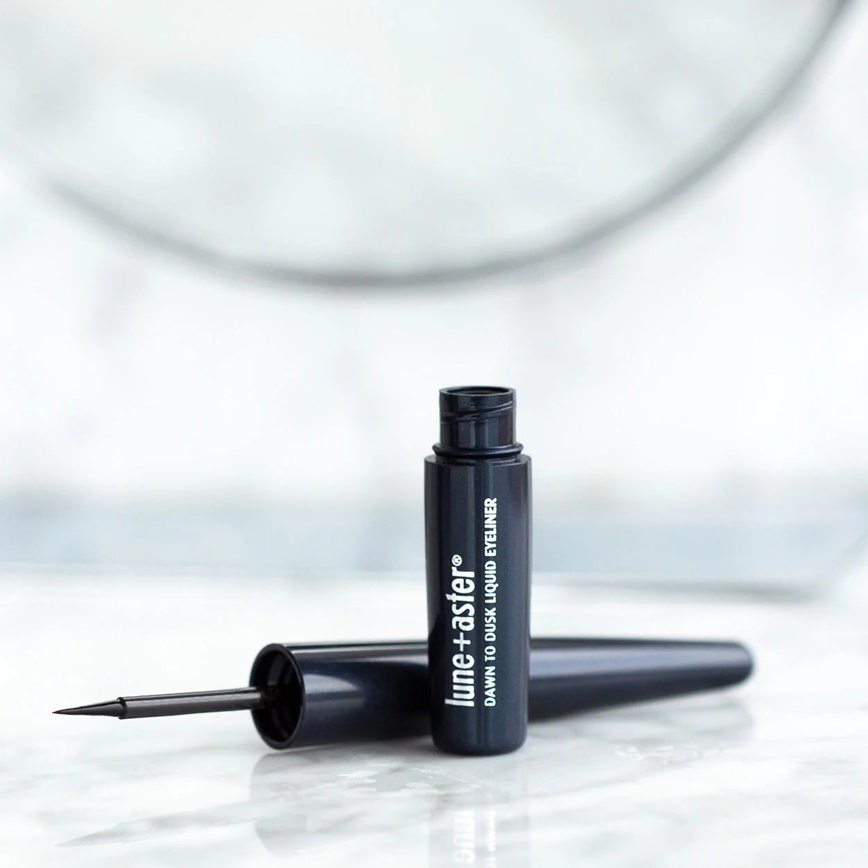 Dawn to Dusk Liquid Eyeliner - Image 4