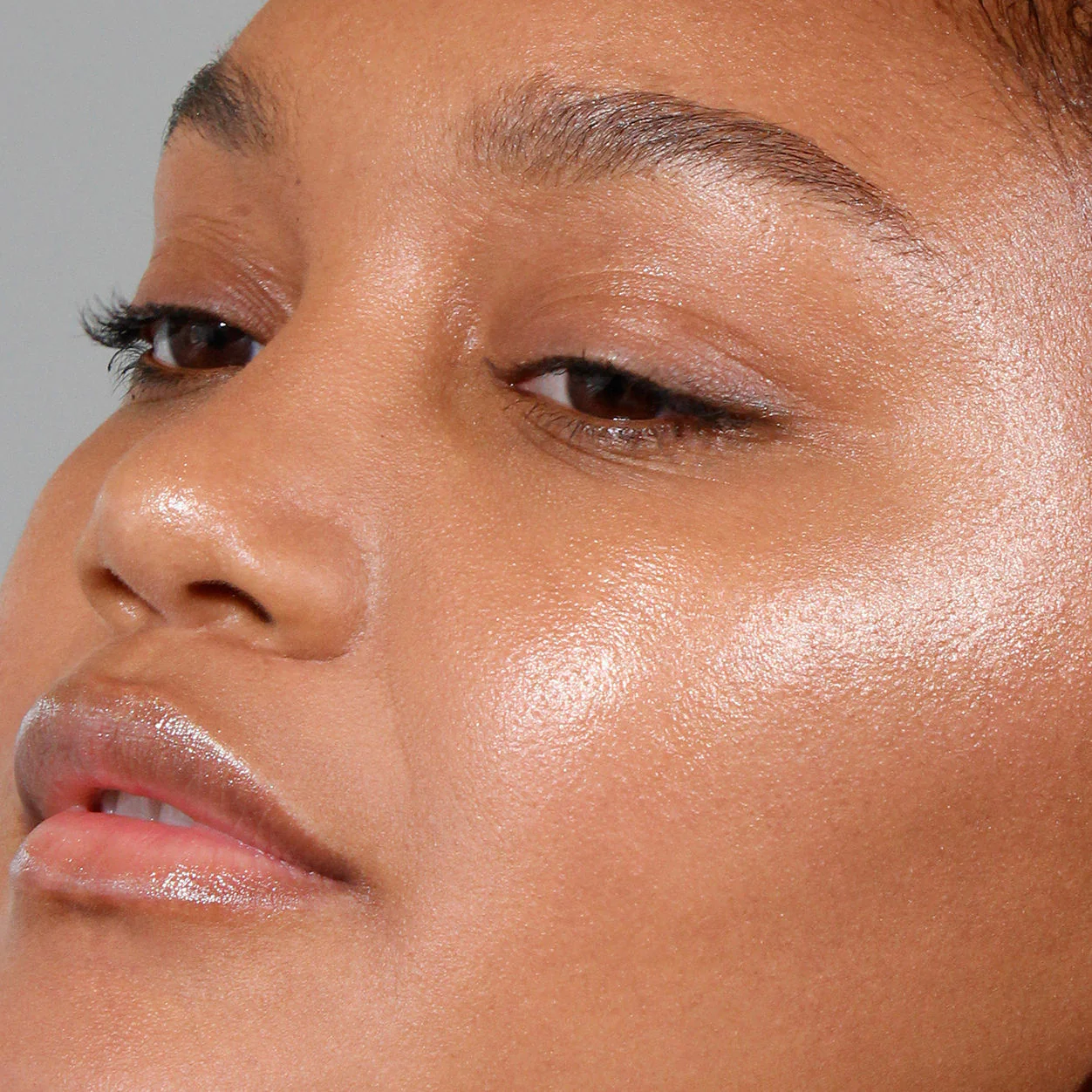 Pretty Shiny Cream Highlighter - Image 8