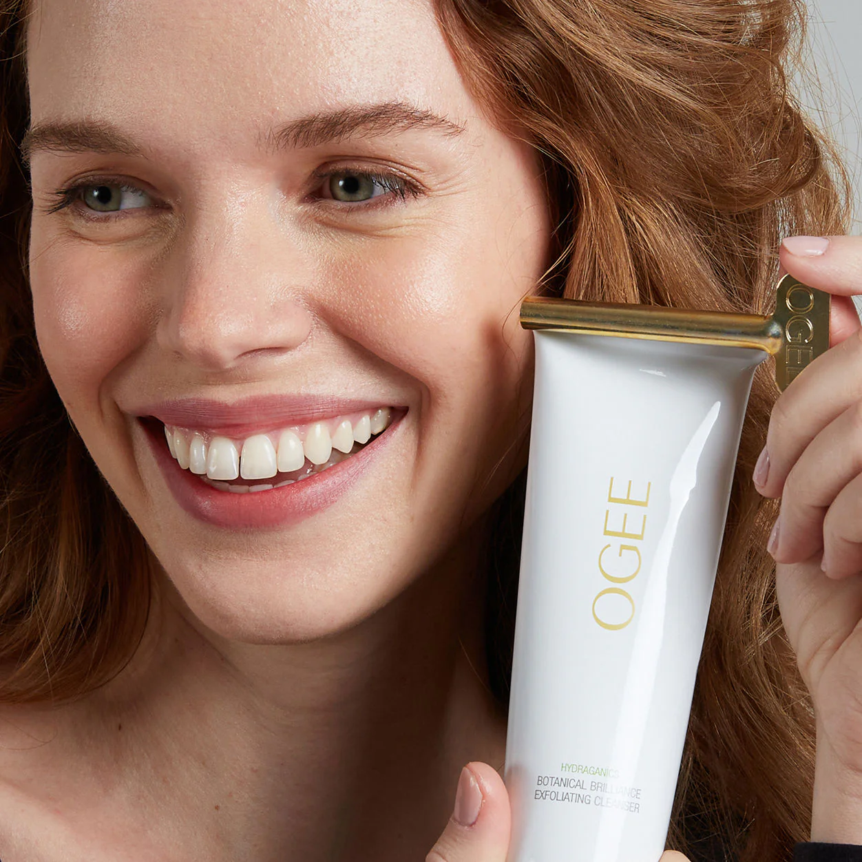 Botanical Brilliance Exfoliating Cleanser - Image 3