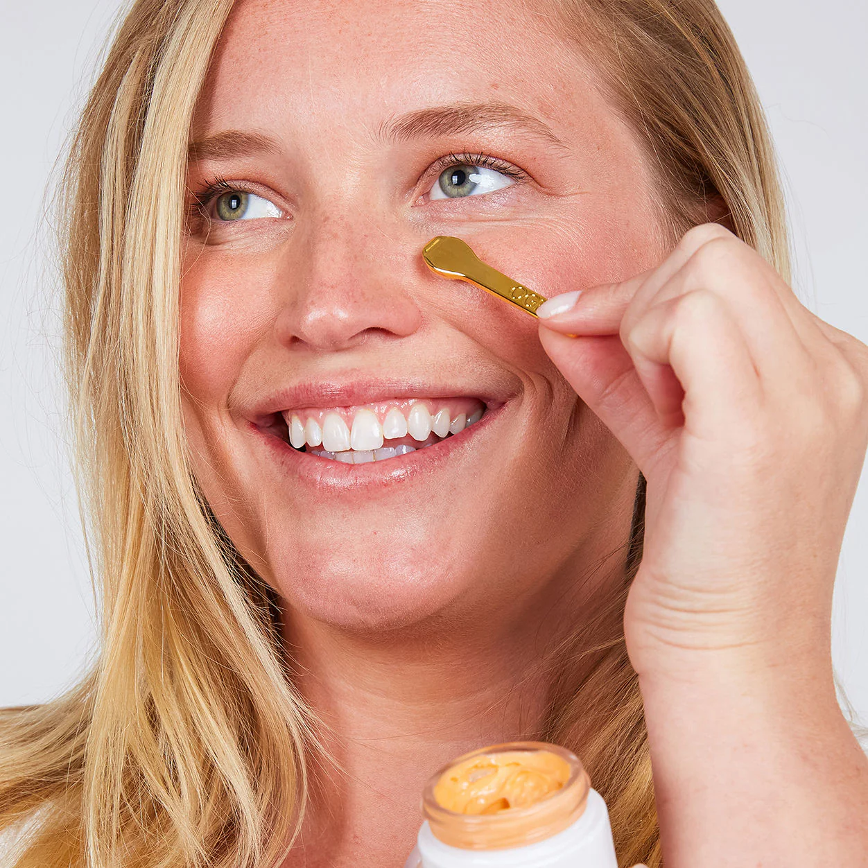 Brightening Botanical Eye Balm - Image 4