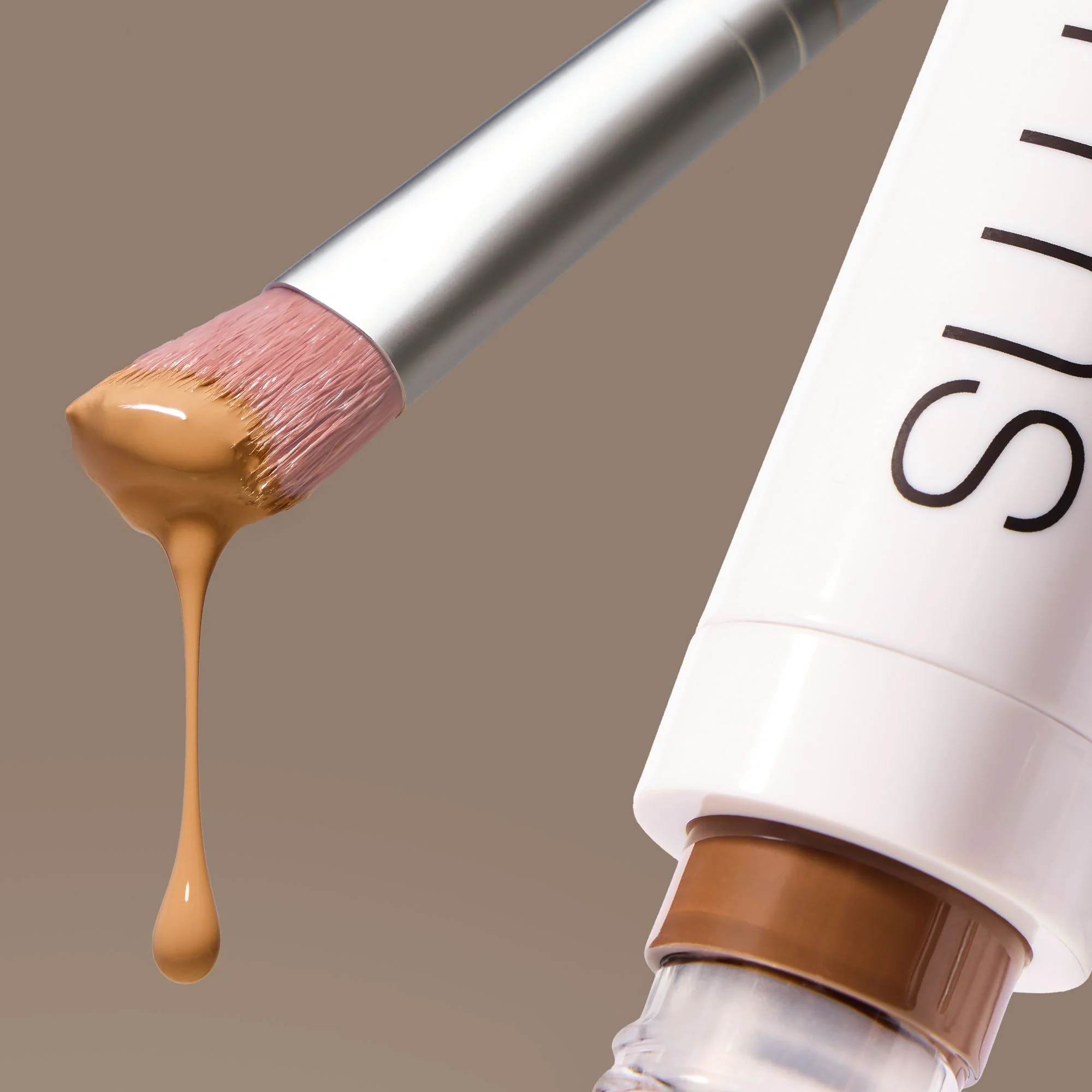 Skin2Skin Concealer Brush - Image 3