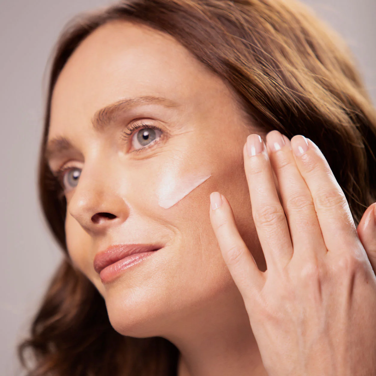 Sisleÿa L'Intégral Anti-Âge Radiance Anti-Dark Spot Serum - Image 4