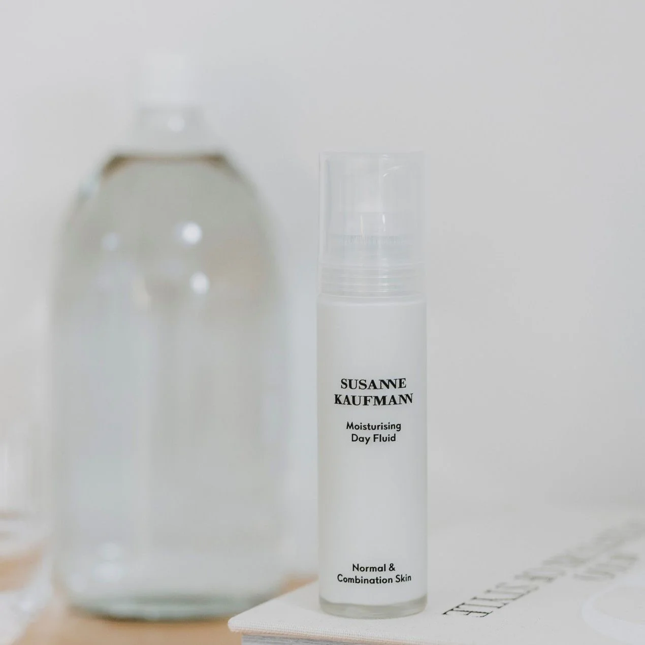 Moisturizing Day Fluid - Image 3