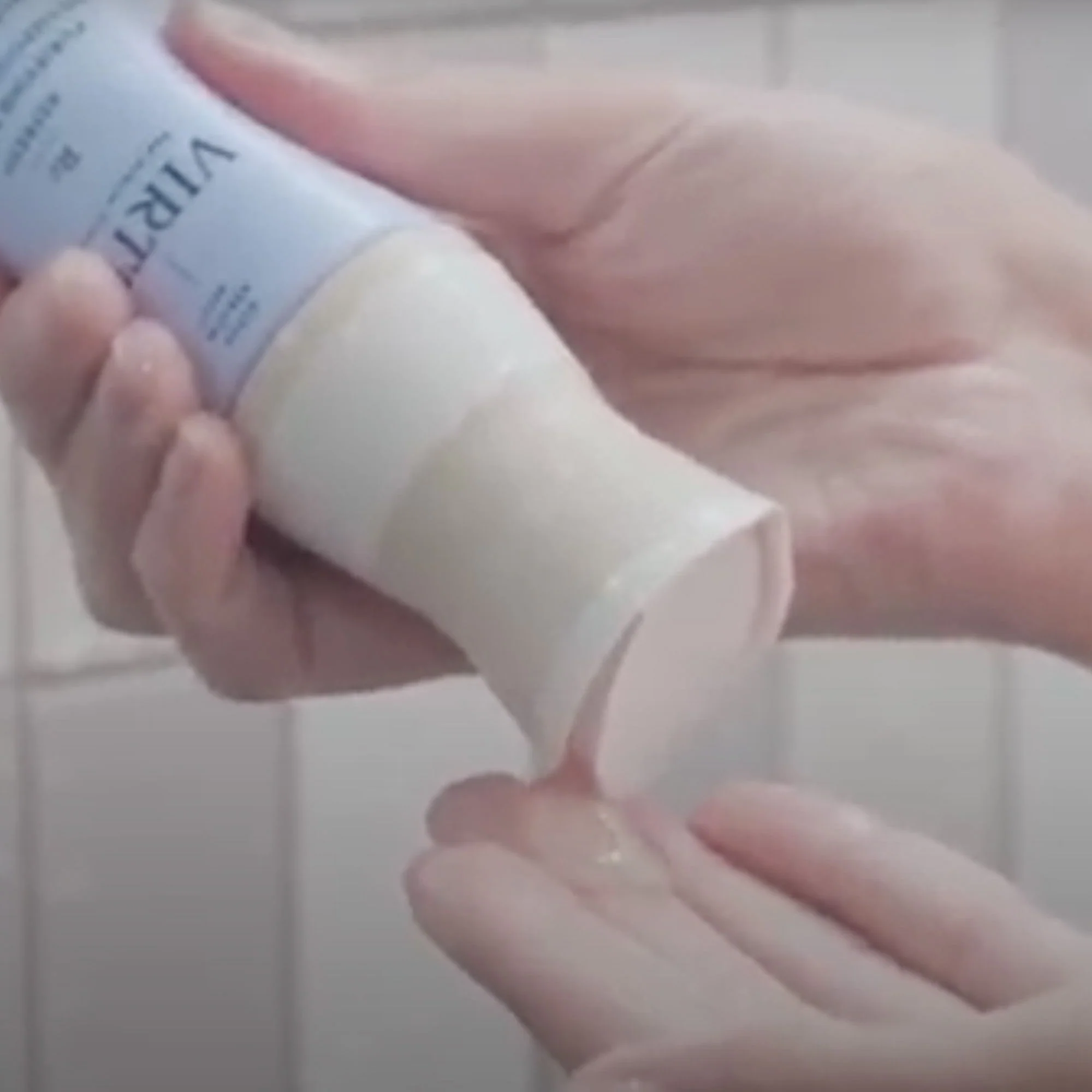 Refresh Purifying Shampoo - Image 6