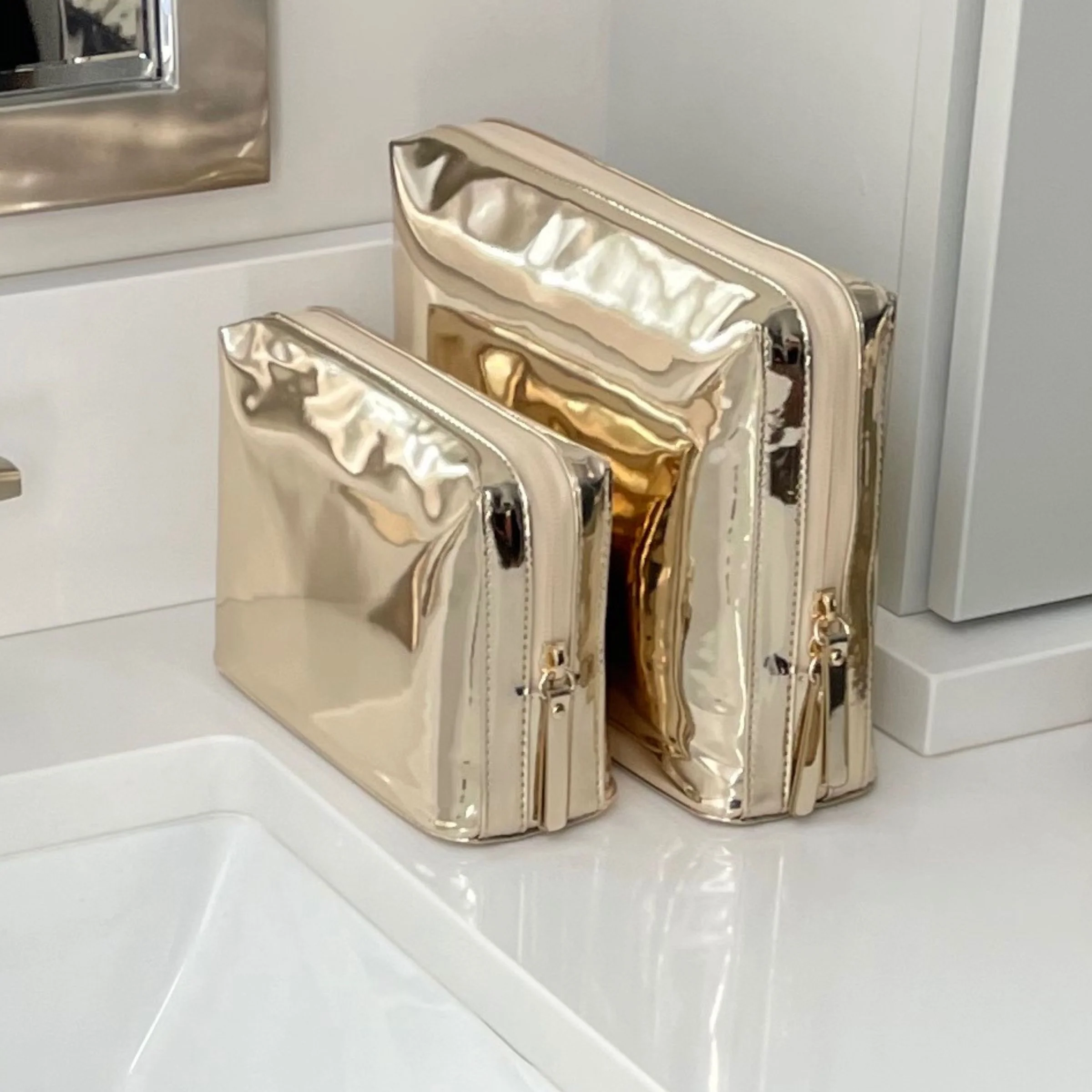 Performance Beauty Bag Large - Image 19